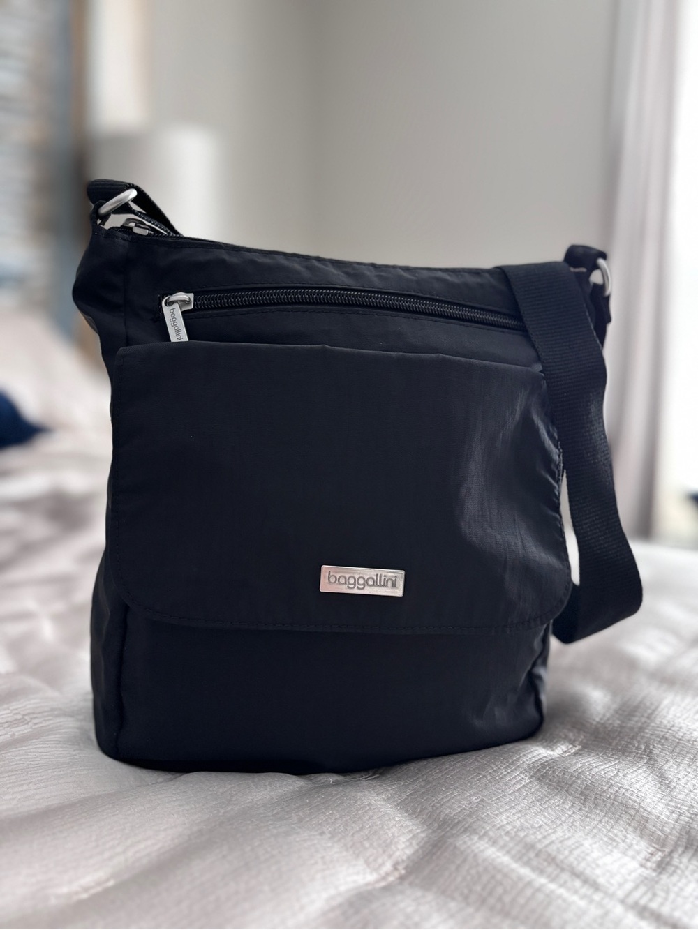 Baggallini Pocket Town Crossbody Bag Lightweight Water-Resistant Adjustable BLK - Picture 3 of 9